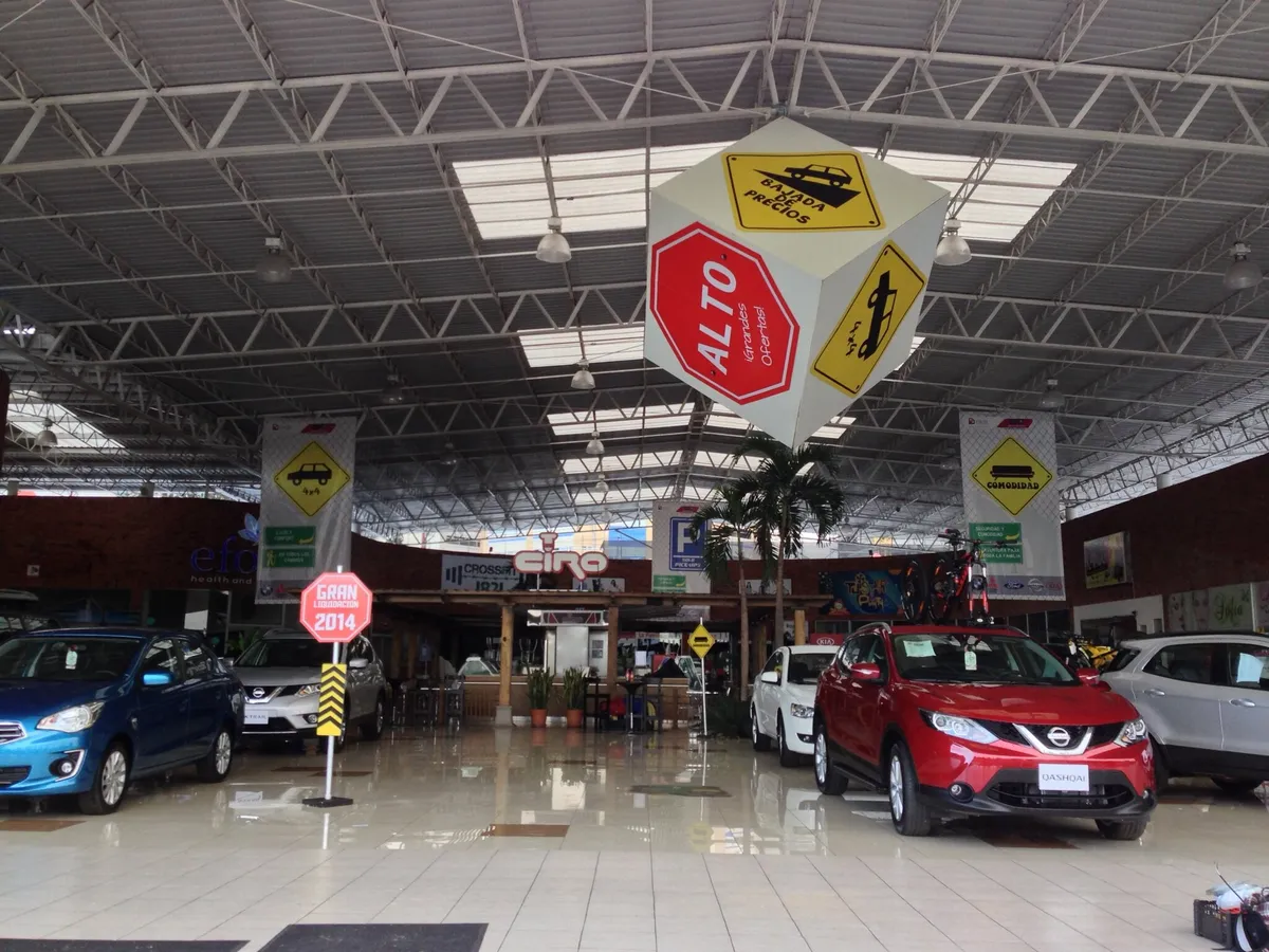 Montaje de showroom en Majadas para Excel Automotriz Nissan