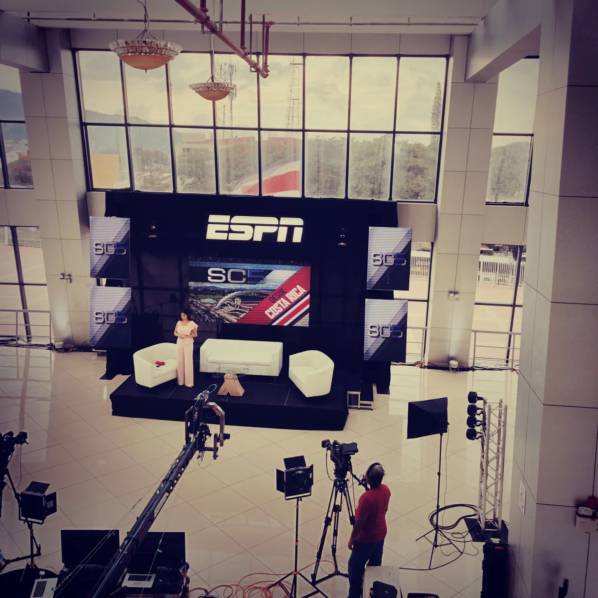 Producción de UpFront ESPN Costa Rica con grabación en vivo de SportsCenter