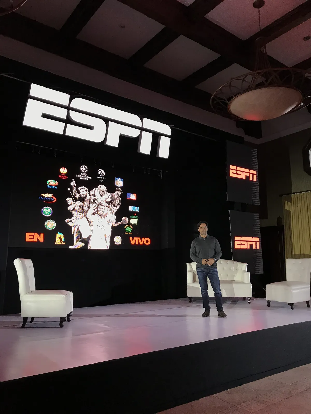Escenario y producción para UpFront ESPN en Cayalá