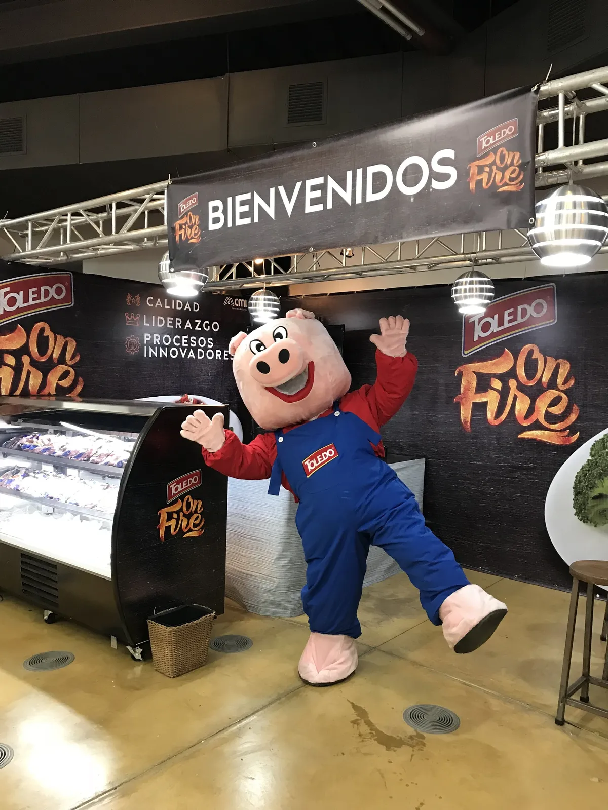 Stand experiencial Toledo OnFire en Antigua Guatemala